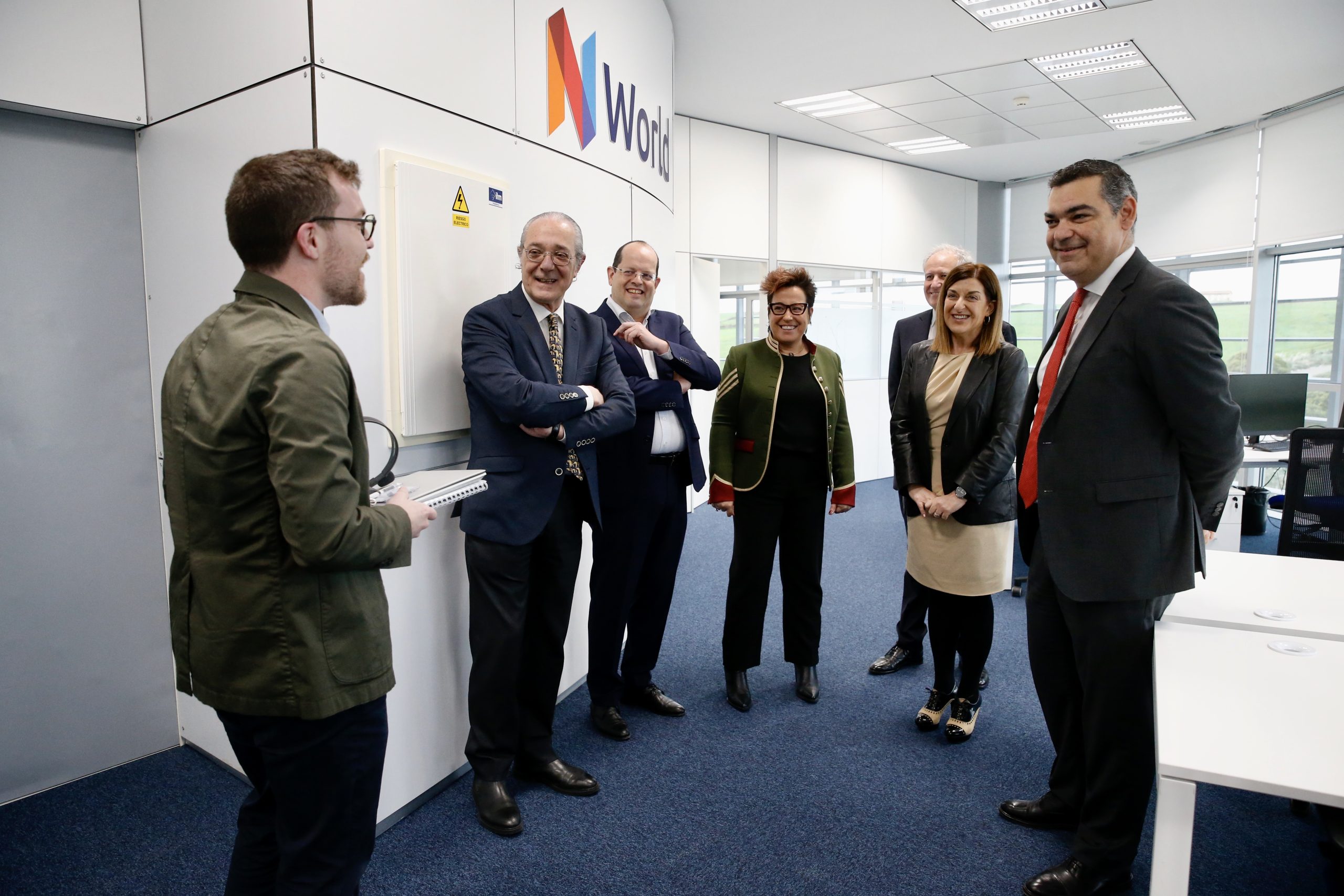 Pedro Nalda; director general de la sociedad del PCTCAN; Benito Álvarez, CEO de NWorld; Patricia Gutiérrez, directora territorial Cantabria NWorld; Eduardo Arasti, consejero de Indutria; María José Sáenz de Buruaga, presidenta de Cantabria